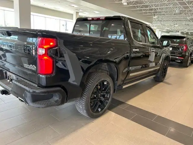 2023 Chevrolet Silverado 1500 High Country 5.3 *Tech Pkg* *Pwr dans Autos et camions dans Fort McMurray - Image 7