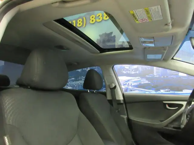 HYUNDAI ELANTRA 2015 SPORT AUTOMATIQUE **77 300 KM **1 PROPRIO** in Cars & Trucks in Lévis - Image 14