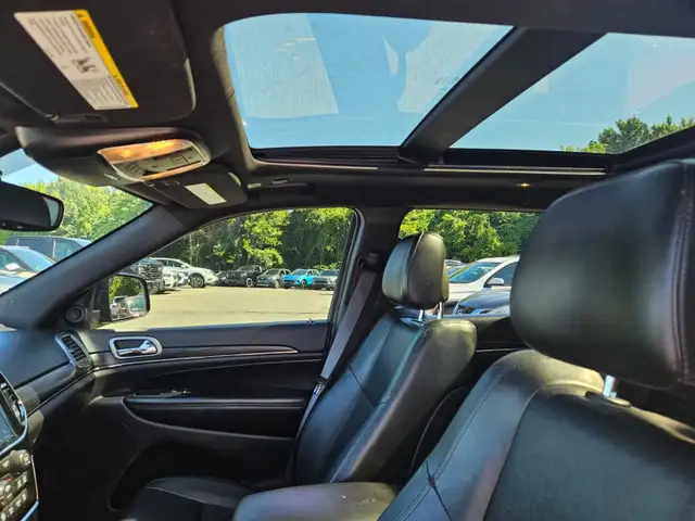 2020 Jeep Grand Cherokee Limited dans Autos et camions dans London - Image 13