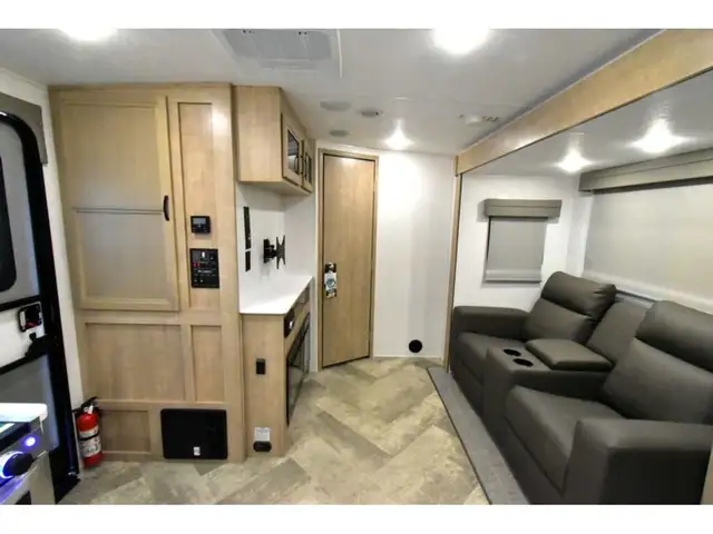 2024 Forest River Solaire 230FKBS in RVs & Motorhomes in Laurentides - Image 5