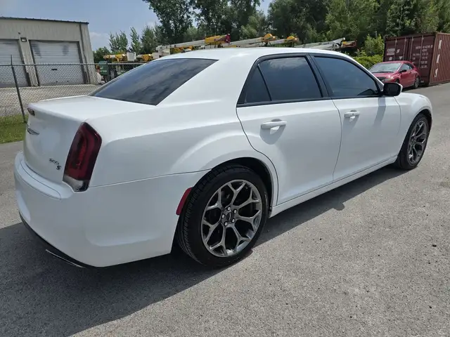 2015 Chrysler 300 S RWD - MINT CONDITION...63760520731905124