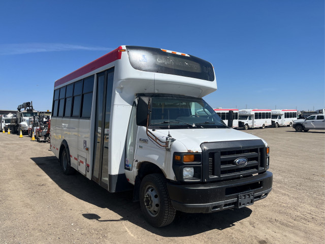 2010 Ford E-Series E-450 in Cars & Trucks in Calgary - Image 2