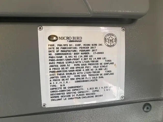2017 chevrolet Express G4500 21 Passenger Bus With Wheelchair Ac in Heavy Trucks in Richmond - Image 26