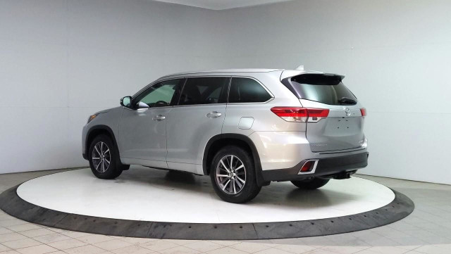 2018 Toyota Highlander XLE 8 Seats! Blind Spot Monitoring! in Cars & Trucks in Lethbridge - Image 3
