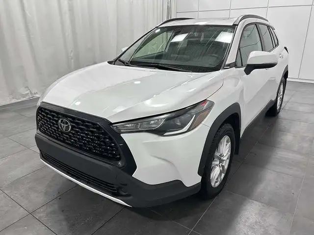 2022 Toyota Corolla Cross LE - AWD - VOLANT CHAUFFANT in Cars & Trucks in Québec City - Image 4
