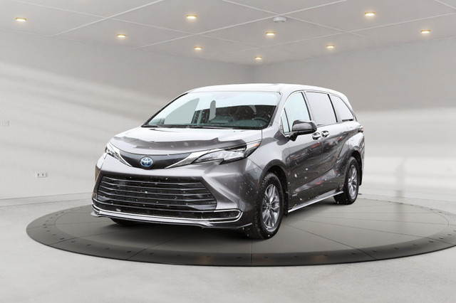 2021 Toyota Sienna XLE + HYBRIDE + TOIT OUVRANT + CUIR VEHICULE  in Cars & Trucks in Longueuil / South Shore