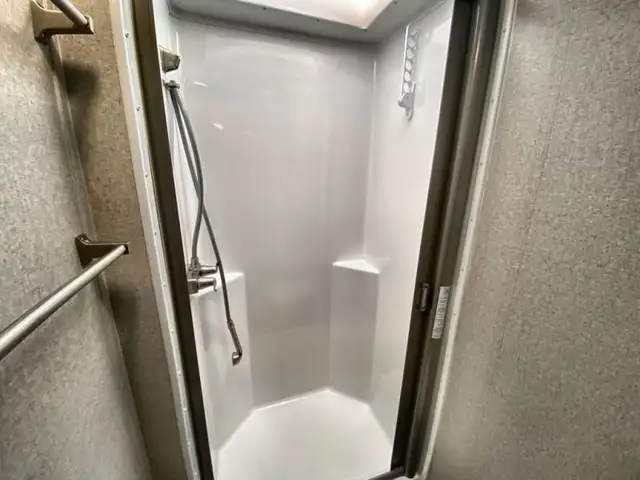 2022 Adventurer LP Class C Adventurer 24DS in RVs & Motorhomes in Prince George - Image 30