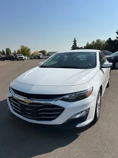 The 2023 Chevy Malibu LT (1LT) is a mid-size sedan featuring a 1.5L turbocharged 4-cylinder engine w...