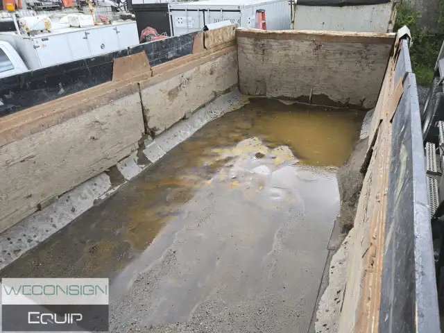 2006 Sterling L9500 TA BC Spec Dump Truck in Heavy Trucks in Edmonton - Image 3