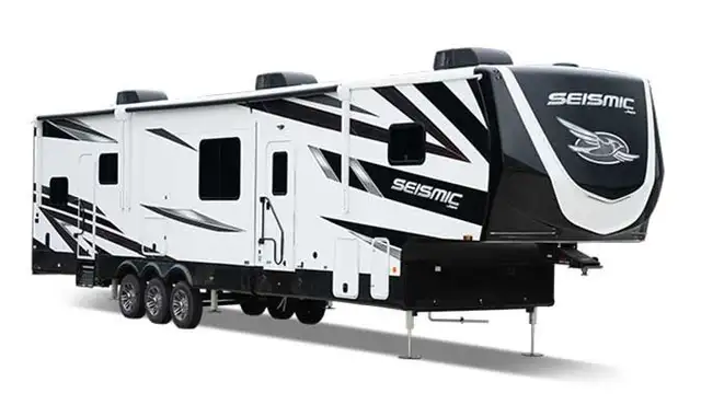 2025 JAYCO Seismic 395 in RVs & Motorhomes in Thetford Mines - Image 3