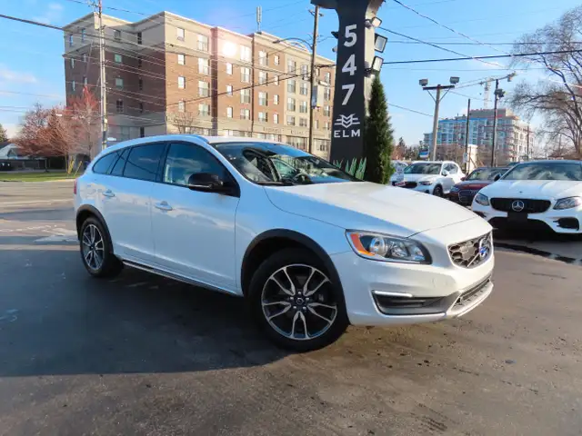 2016 Volvo V60 Cross Country T5 PREMIER PKG AWD - WAGON - LEATHE in Cars & Trucks in Oakville / Halton Region - Image 6