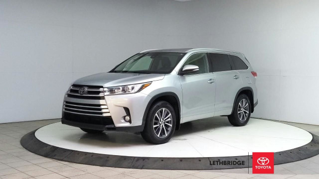 2018 Toyota Highlander XLE 8 Seats! Blind Spot Monitoring! in Cars & Trucks in Lethbridge