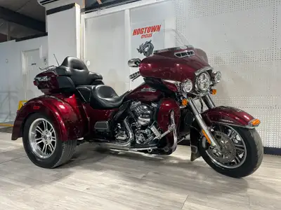 2015 Tri Glide, Chrome Dash Accents, Trailer Hitch, Luggage Rack, Cruise, Reverse, 6.5 Infotainment...