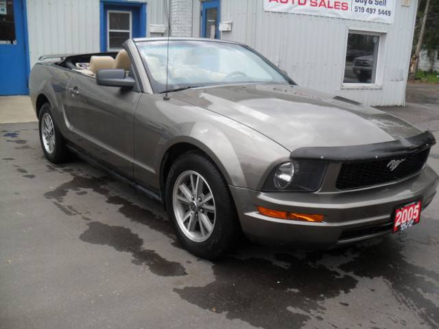 2005 Ford Mustang LEATHER-GET READY FOR SUMMER in Cars & Trucks in Kitchener / Waterloo - Image 2