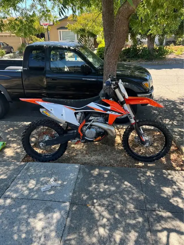 2021 KTM 250 SX - LOW KMS! in Sport Bikes in Truro - Image 2