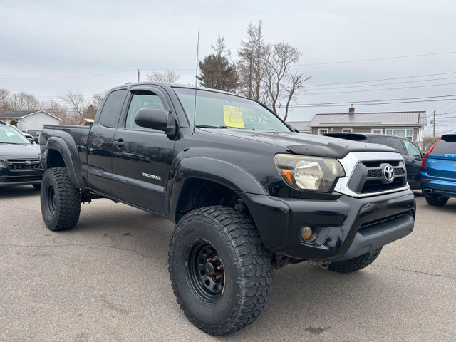 2014 Toyota Tacoma ACCES CAB / V6 / 4WD / LIFTED in Cars & Trucks in Truro