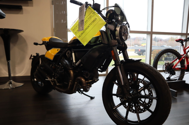 2019 Ducati Scrambler 800 Full Throttle Shining Black/Yellow in Other in Edmonton