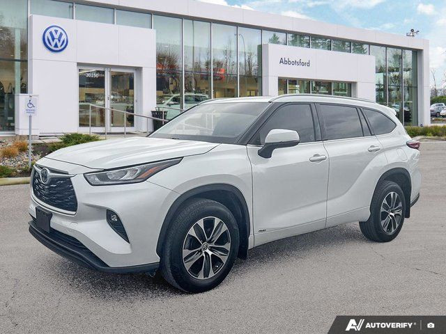 2022 Toyota Highlander Hybrid XLE in Cars & Trucks in Abbotsford