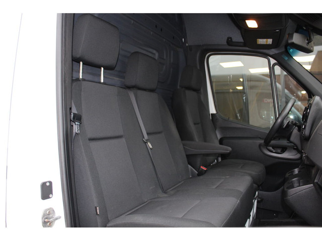 2019 Mercedes-Benz Sprinter Cargo Van 4X4 - 3.0L DIESEL - 3 SEAT in Cars & Trucks in City of Toronto - Image 3