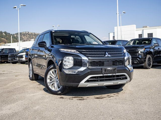 2022 Mitsubishi Outlander SE in Cars & Trucks in Kelowna - Image 2