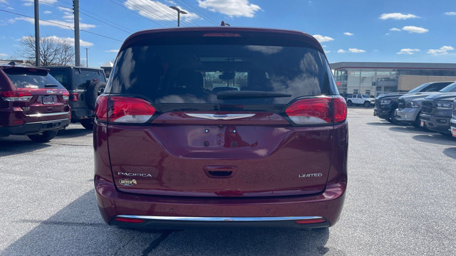 2020 Chrysler Pacifica Limited in Cars & Trucks in Sarnia - Image 4