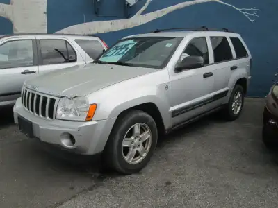 2006 JEEP GRAND CHEROKEE LAREDO 4WD - V8 SILVER ON GREY SUV AUTO 4.7L-V8 TILT ALLOYS POWER WINDOWS P...
