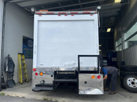 FORD F-550 XL REEFER 2004 DIESEL CARGO ET REEFER EN AVANT COFFRE ET RANGEMENTEN BONNE CONDITION DISP... (image 5)