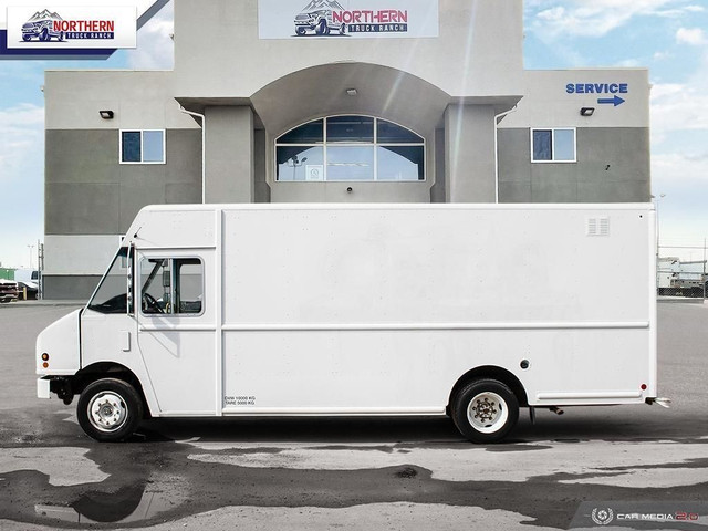 2012 Workhorse CUSTOM CHASSIS W62 2012 Workhorse Box Truck /... in Cars & Trucks in Edmonton - Image 3