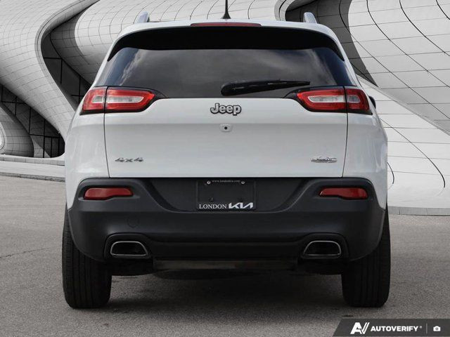 2016 Jeep Cherokee North | AWD | Cruise Control | 9 Speakers in Cars & Trucks in London - Image 4