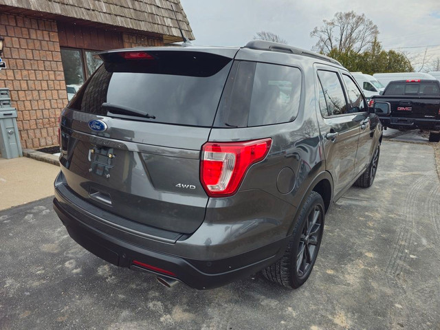 2018 Ford Explorer XLT 4WD in Cars & Trucks in Chatham-Kent - Image 4