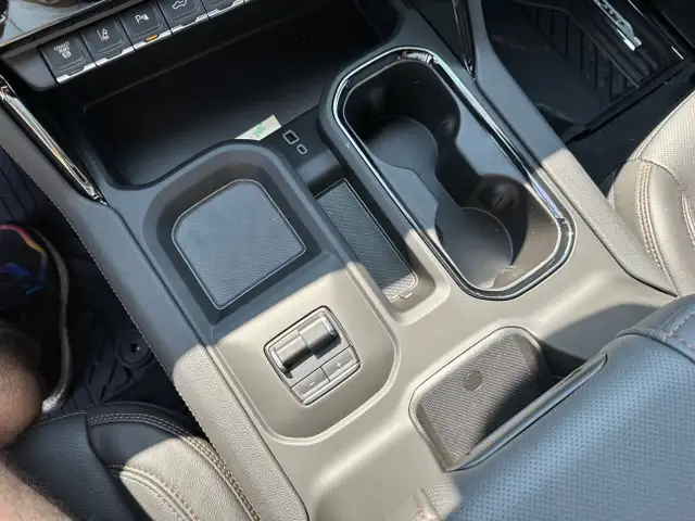 2025 GMC Sierra 2500HD AT4 in Cars & Trucks in Markham / York Region - Image 21
