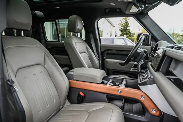 2022 Land Rover Defender S | Toit pano | Black Pack | Roues 19po in Cars & Trucks in Longueuil / South Shore - Image 29