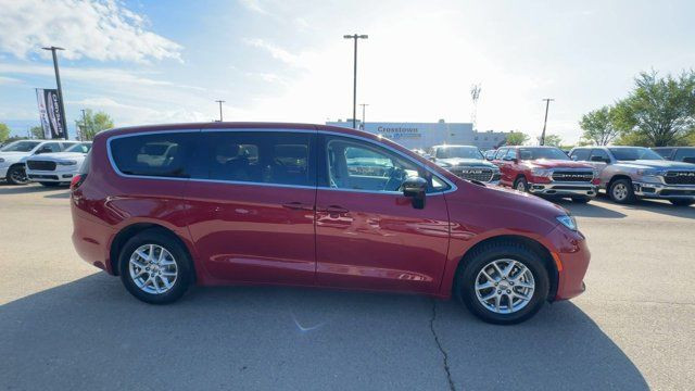 2024 Chrysler Pacifica Touring-L | Remote Start | Apple CarPlay in Cars & Trucks in Edmonton - Image 4