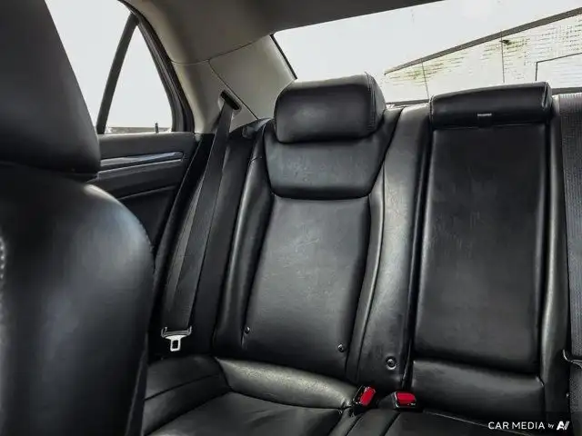 2022 Chrysler 300 300 Touring L | Leather | Nav | Apple Carplay in Cars & Trucks in Guelph - Image 14