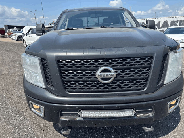 2016 Nissan Titan XD 4x4 Crew Cab XD | CUMMINS DIESEL | NO ACCID in Cars & Trucks in City of Toronto - Image 2
