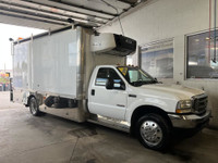 FORD F-550 XL REEFER 2004 DIESEL CARGO ET REEFER EN AVANT COFFRE ET RANGEMENTEN BONNE CONDITION DISP... (image 1)