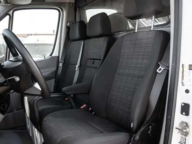2018 Mercedes-Benz Sprinter 2500 170-in. WB dans Autos et camions dans Région de Mississauga/Peel - Image 12