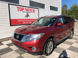 2016 Nissan Pathfinder SL, Cruise Control, Reverse camera, hands free,