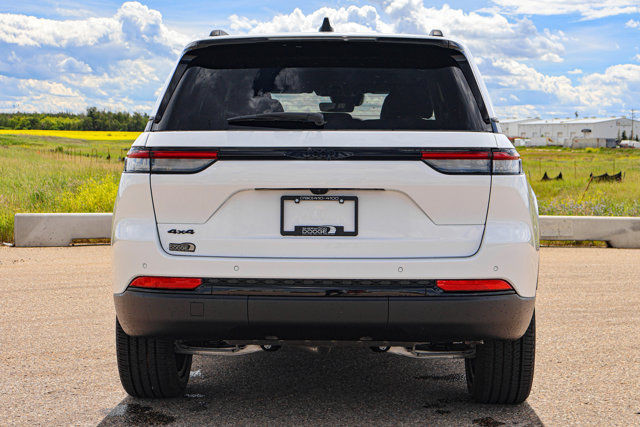 2025 Jeep Grand Cherokee Altitude in Cars & Trucks in Strathcona County - Image 3