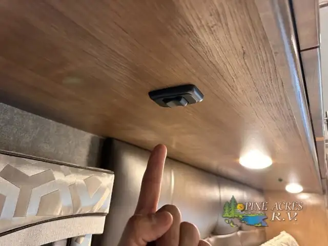 2020 Thor Motor Coach Challenger 37YT Washer & Dryer 12 k Miles in RVs & Motorhomes in Moncton - Image 37