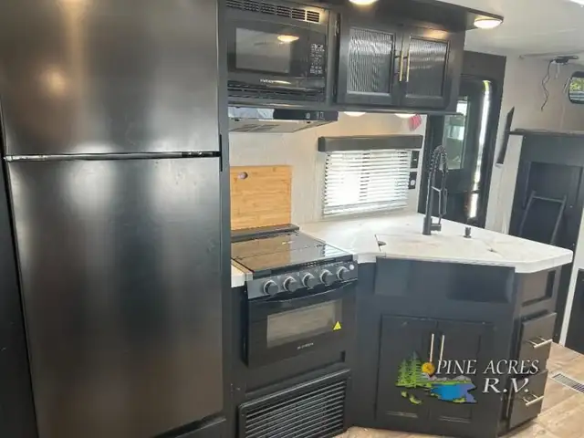 2021 Forest River RV Cherokee 294GEBG Rear Bunks in Travel Trailers & Campers in Truro - Image 9
