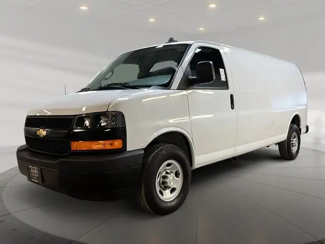 2024 Chevrolet Express Cargo 2500 WT 155 in Cars & Trucks in Laval / North Shore - Image 2