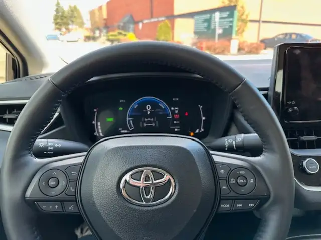 2023 Toyota Corolla Hybrid LE AWD Winter tire pkg Inc Certified  in Cars & Trucks in Mississauga / Peel Region - Image 12
