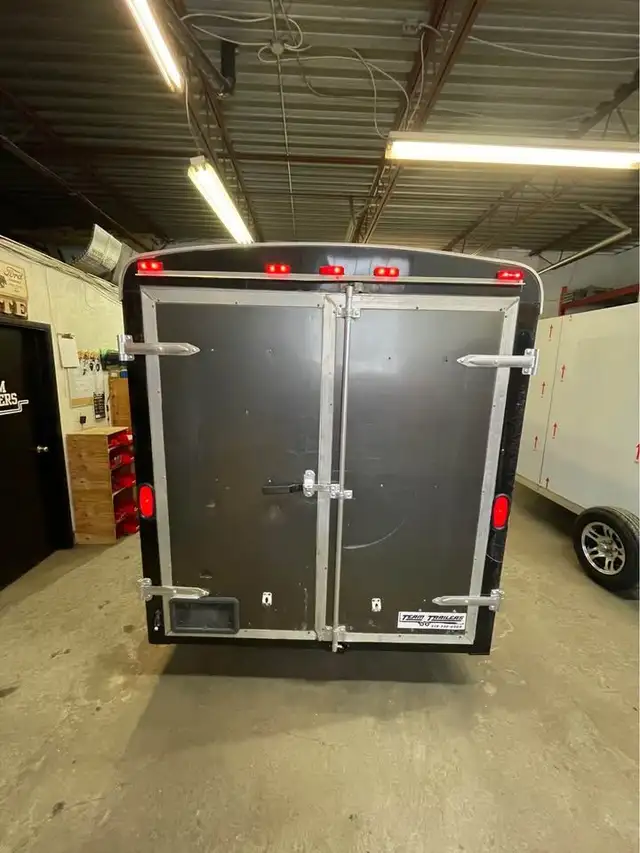 2010 Team Trailers 6x12 Enclosed Trailer with Barn Doors in Cargo & Utility Trailers in Guelph - Image 5