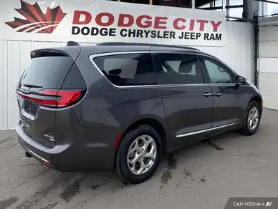 2023 Chrysler Pacifica Limited AWD | Nav | Heated Seats, View more