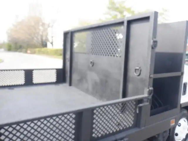 2015 isuzu NPR 12 Foot Flat Deck 3 Seater Diesel in Heavy Trucks in Richmond - Image 21