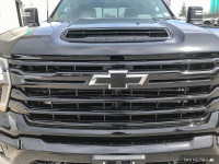 | Technology package | Power sunroof | Midnight edition | Gooseneck/5th wheel prep pkg | Z71 off-roa... (image 8)