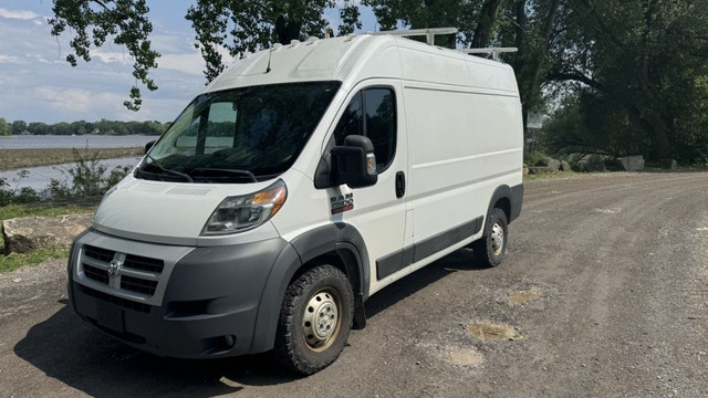 2015 Ram ProMaster fourgonnette utilitaire TOIT HAUT 136 in Cars & Trucks in Laval / North Shore