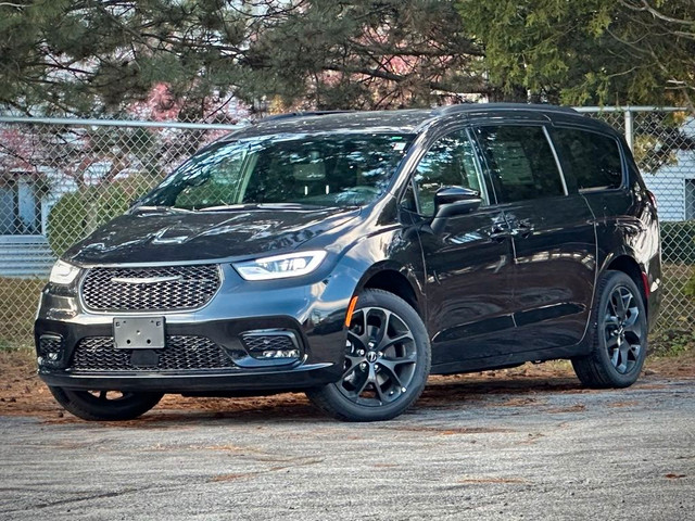  2023 Chrysler Pacifica TOURING L AWD | DEMO | 4.99% RATE UP TO  in Cars & Trucks in Kitchener / Waterloo