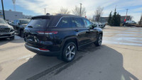 This Jeep Grand Cherokee is equipped with: Capri Leather Seats W/Perf Inserts, Remote Start System,... (image 7)